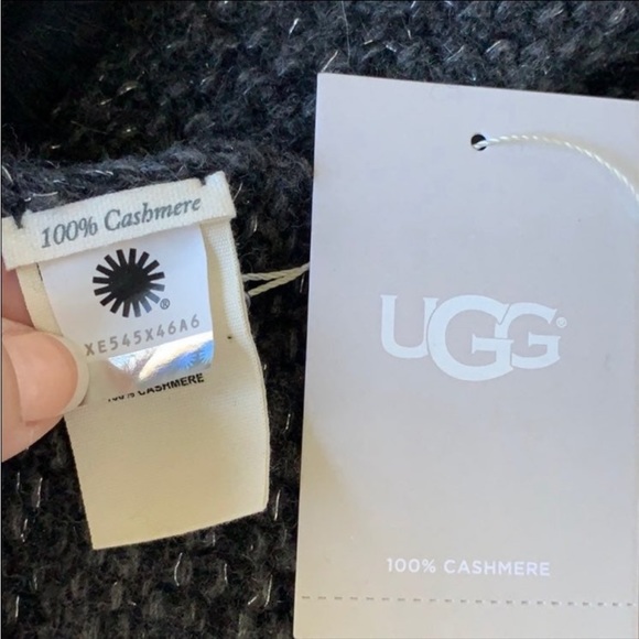 🆕UGG QUATRO POM CASHMERE SCARF - Picture 7 of 9